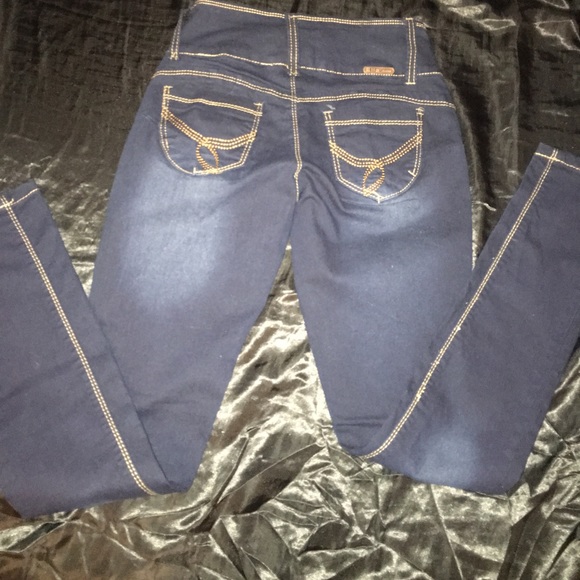 🆕Jeans And Top - Picture 4 of 8